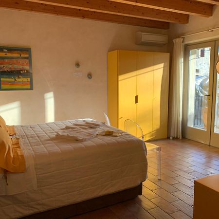 L'Isolo B&B E Case Vacanza Monzambano Exteriér fotografie